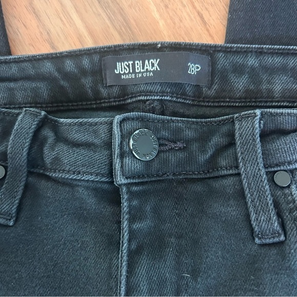 Just Black Women's Cropped Ankle Jeans 28 Petite Black Frayed Ankles 5 pocket - Picture 3 of 5